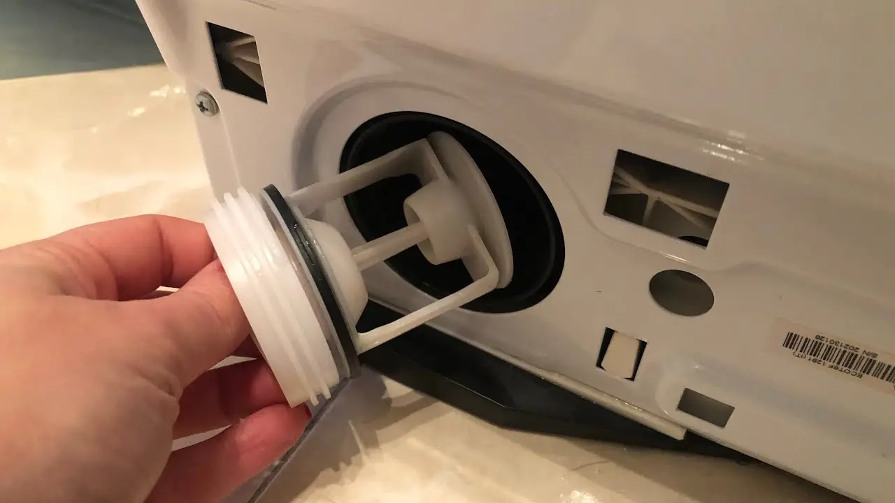 Come pulire il filtro della lavatrice: ecco il trucco