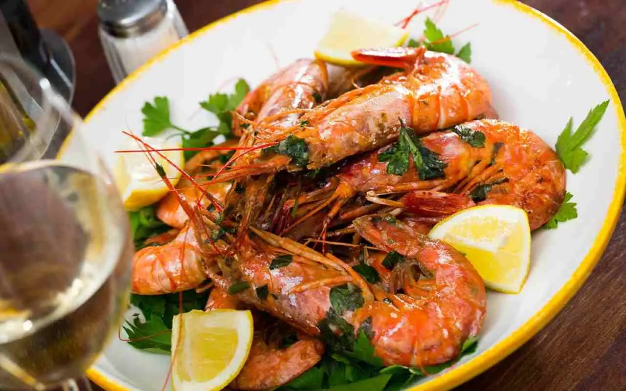 Non cucinare le mazzancolle in questo modo: ecco la tecnica degli chef per non rovinarle