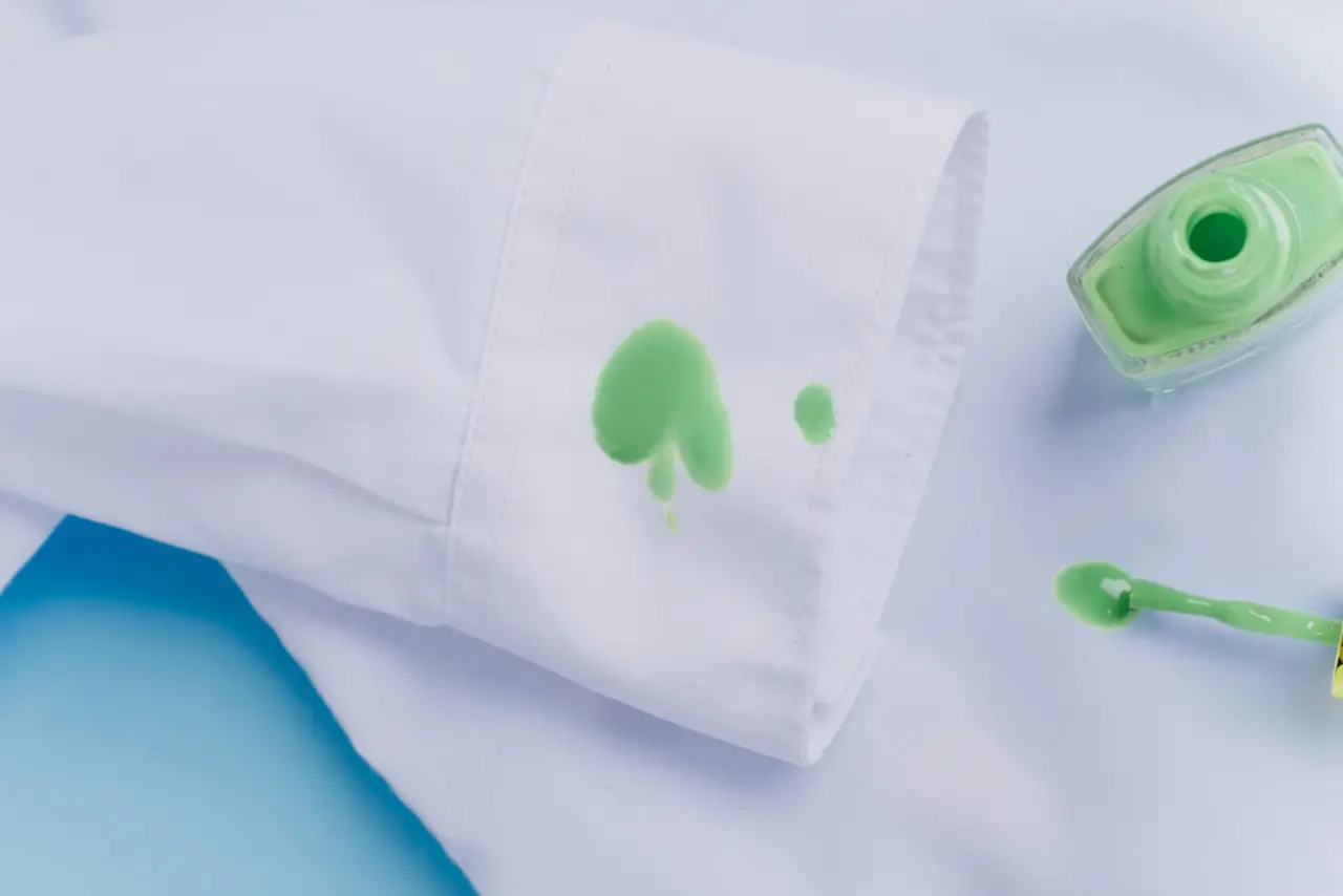 Macchia ostinata sulla tua maglietta preferita? Ecco il prodotto universale che la elimina subito