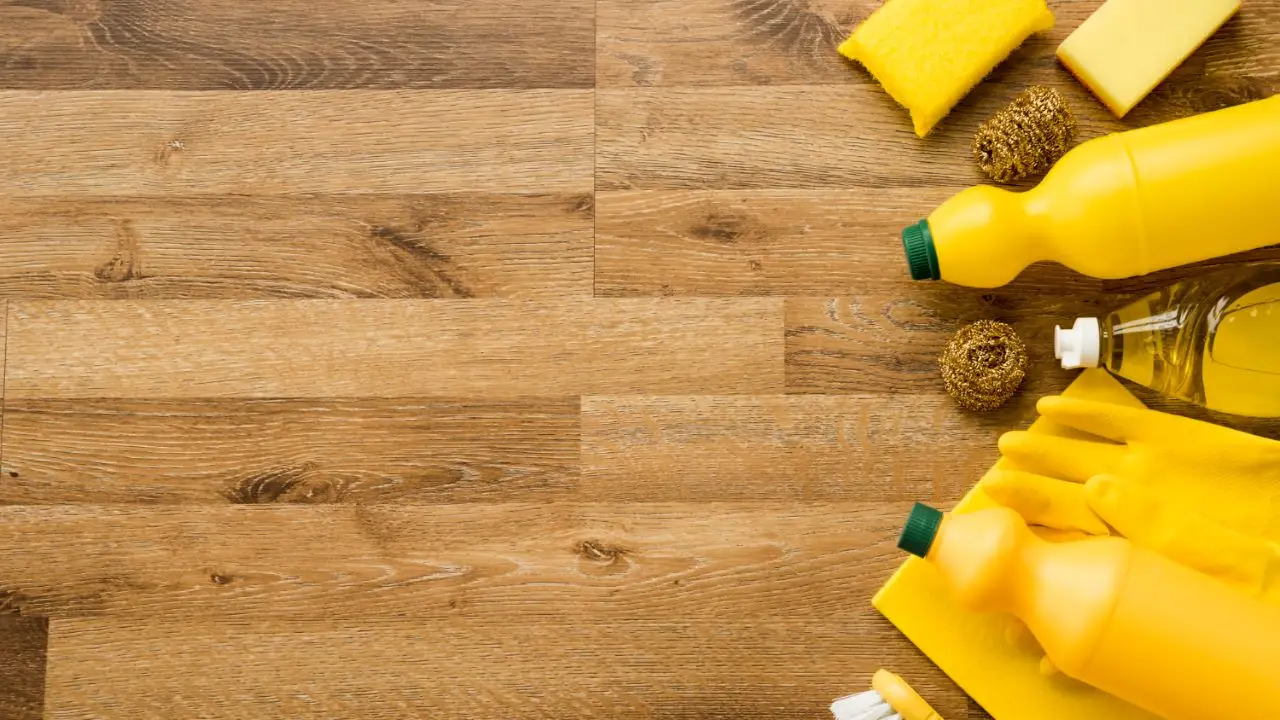 Come pulire il parquet senza rovinarlo: il trucco che usano i professionisti