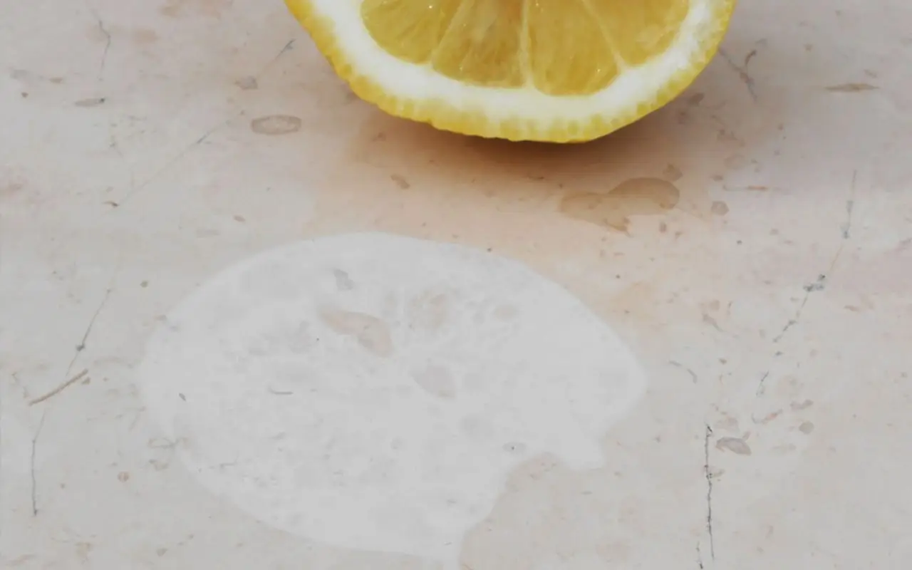 Il metodo naturale per lucidare il marmo che funziona meglio dei prodotti chimici