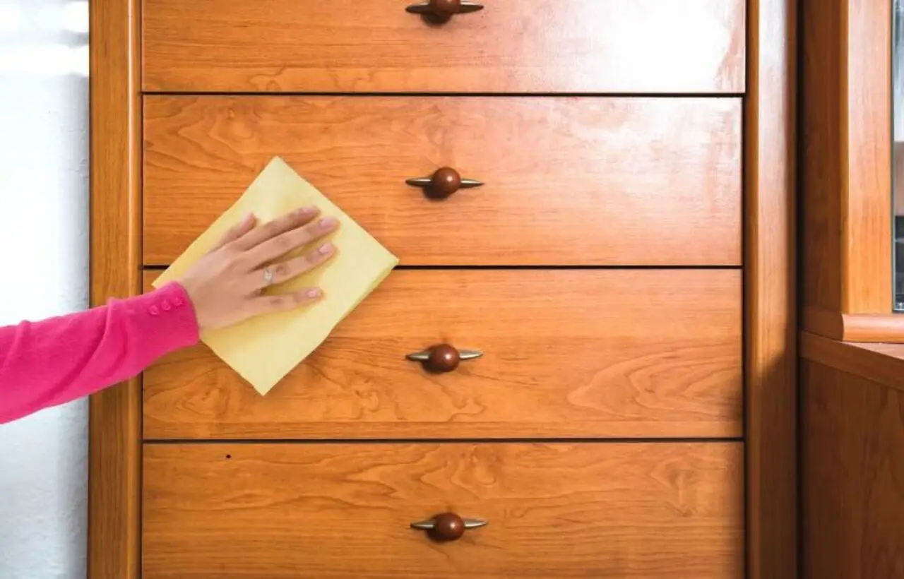 Dimentica la cera: ecco il prodotto naturale che pulisce e nutre il legno meglio di qualsiasi altro